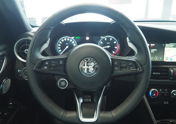 Alfa Romeo Giulia cena 236696 przebieg: 1, rok produkcji 2023 z Moryń małe 46